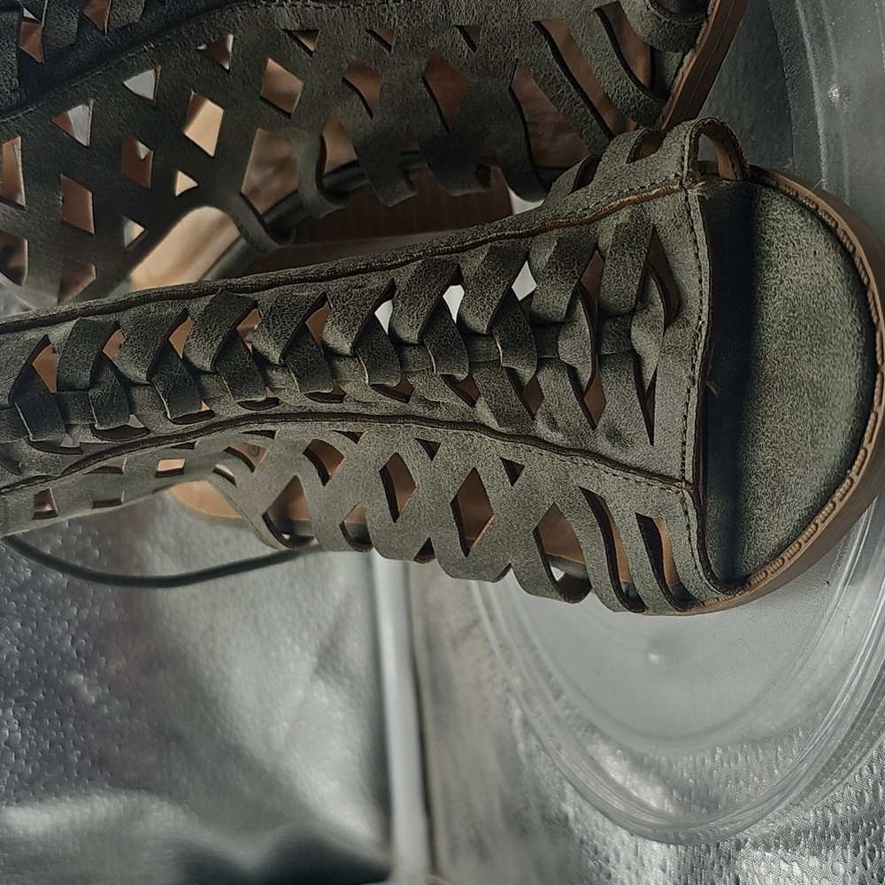 K  Qupid Womens Olive Green Cut Out Heels  sz 7.5 - Picture 2 of 10